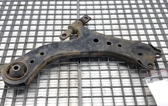 Toyota Camry VIII XV70 Front control arm