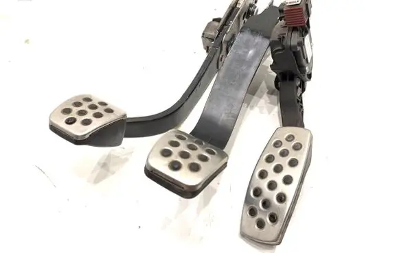Opel Astra J Pedal assembly 13252702
