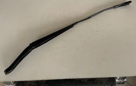 Front wiper blade arm