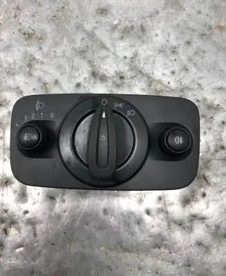 Ford Fiesta Other switches/knobs/shifts 8A6T-13A024-BB