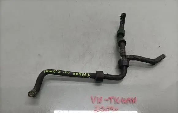 Volkswagen Tiguan Engine coolant pipe/hose