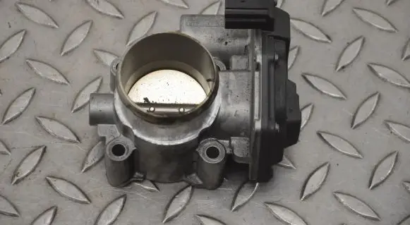Ford Kuga II Throttle valve DS7G9F991BB