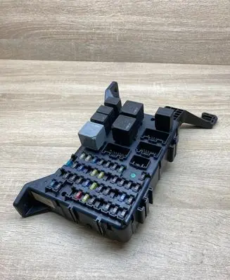 Ford Mondeo Mk III Fuse module 1S7T14A073AE