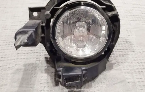 Nissan Leaf I (ZE0) Front fog light 3NA0A