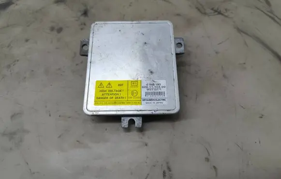 Volvo XC70 Headlight ballast module Xenon 6948180 6261110499 W3T13271