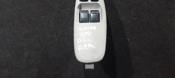 Nissan Almera Tino Electric window control switch