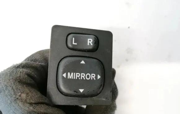 Toyota Yaris Wing mirror switch 769746e 183574