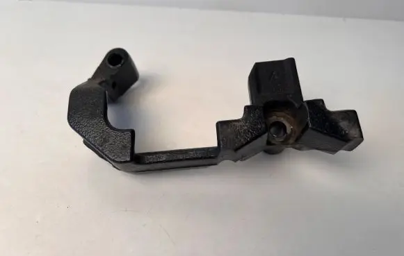 Subaru Forester SJ Engine mounting bracket