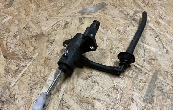 Audi A4 S4 B7 8E 8H Clutch master cylinder 8E1721401A