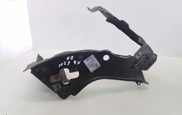 Mercedes-Benz E W211 Headlight/headlamp mounting bracket