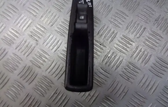 Renault Laguna III Quarter vent window switch 