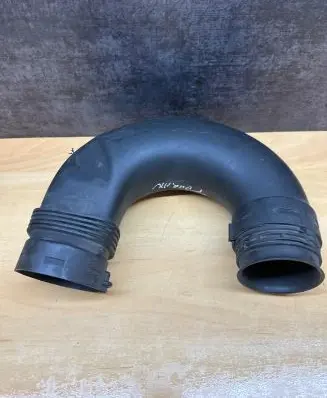 Volkswagen Touran I Air intake hose/pipe 1K0129618BA