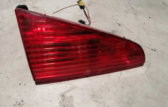 Peugeot 607 Tailgate rear/tail lights