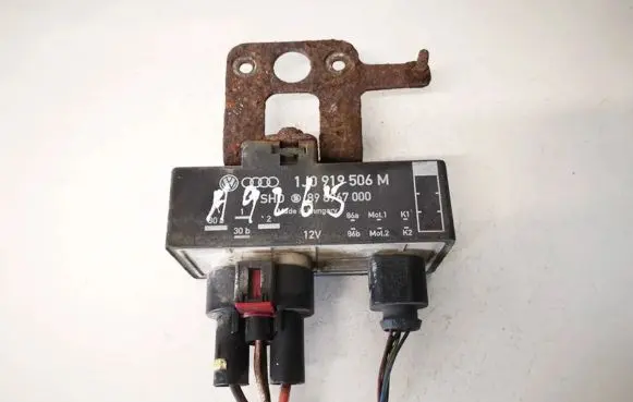Coolant fan relay