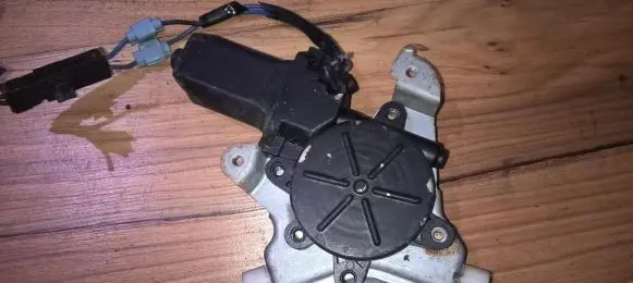 Nissan Quest Front door window regulator motor