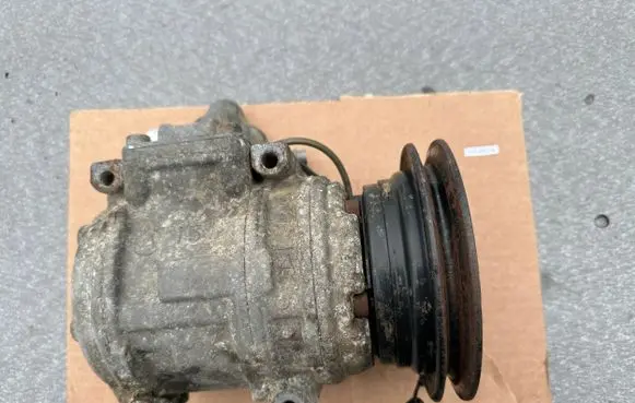 Mitsubishi Pajero Air conditioning (A/C) compressor (pump) 447300-0526 MR149363