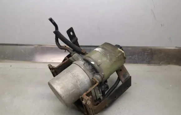 Ford Focus Power steering pump 4M513K514BF