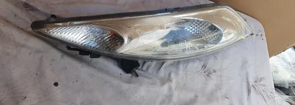 Nissan Juke I F15 Headlight/headlamp 