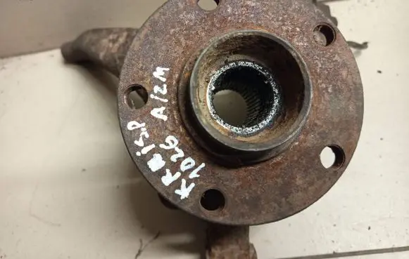 Audi A6 S6 C4 4A Rear wheel hub spindle/knuckle 