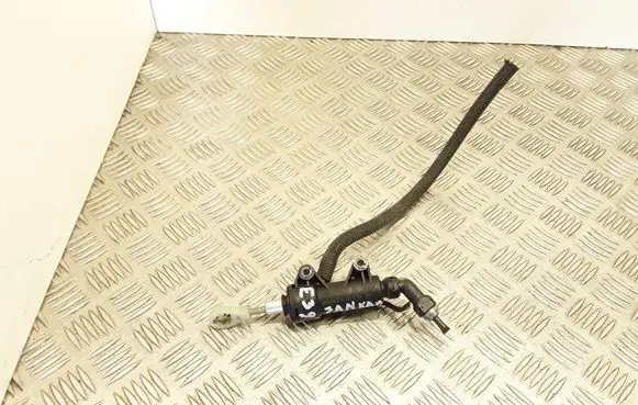 BMW 5 E39 Clutch master cylinder 21526754648