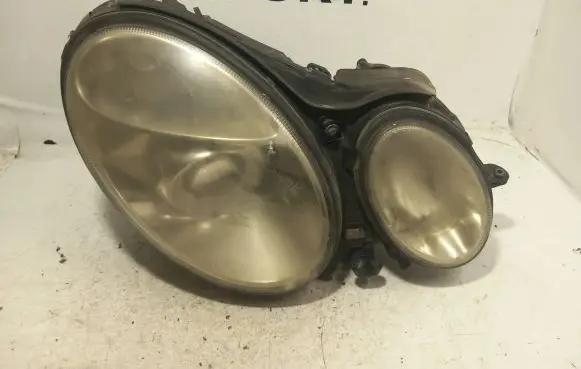 Mercedes-Benz E W211 Headlight/headlamp 16156400