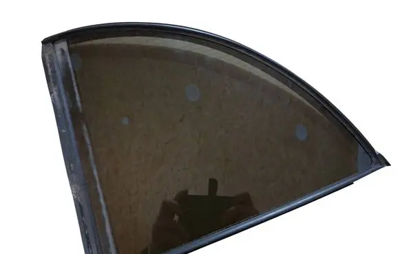 Mitsubishi i-MiEV Rear vent window glass 5740A008