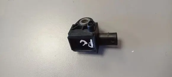 Chrysler Pacifica Airbag deployment crash/impact sensor 53312250 68185746AA