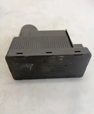 Mercedes-Benz C W202 Central locking vacuum pump 0132006331 2028000048