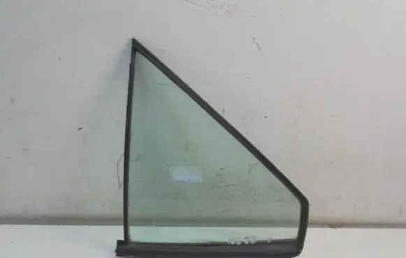 Volkswagen Polo II 86C 2F Front triangle window/glass 43R-001057