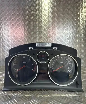 Opel Zafira B Speedometer (instrument cluster) 13225988