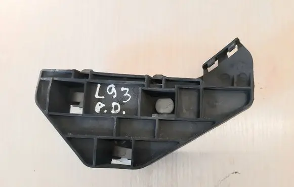 Honda CR-V Front bumper mounting bracket