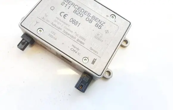 Mercedes-Benz E W211 Antenna control unit 2118200885