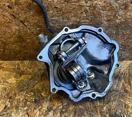 Mercedes-Benz E W124 Vacuum pump 0002303065 72060716