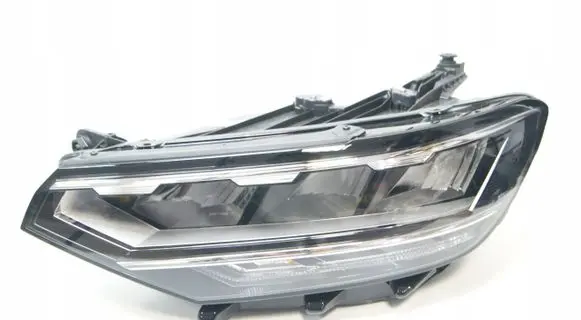 Volkswagen PASSAT B8 Tailgate rear/tail lights