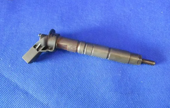 Mercedes-Benz C W204 Fuel injector A6420701187 131207 0445116026