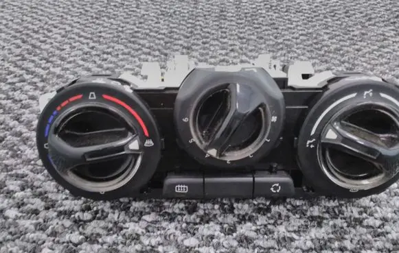 Peugeot 208 Climate control unit 96722486ZD T1013331V E1063172