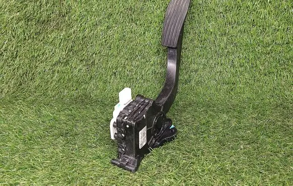 Buick Encore I Accelerator throttle pedal 96892406
