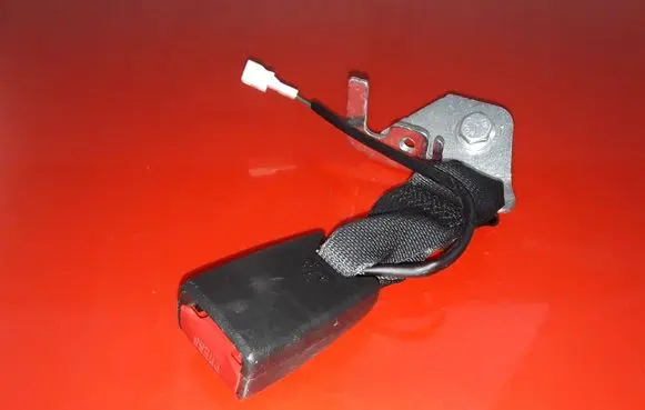 Nissan Qashqai Middle seatbelt buckle (rear) 301967