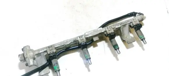 Ford Focus Fuel main line pipe 9d2809h487