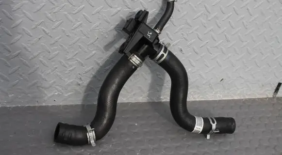 Engine coolant pipe/hose