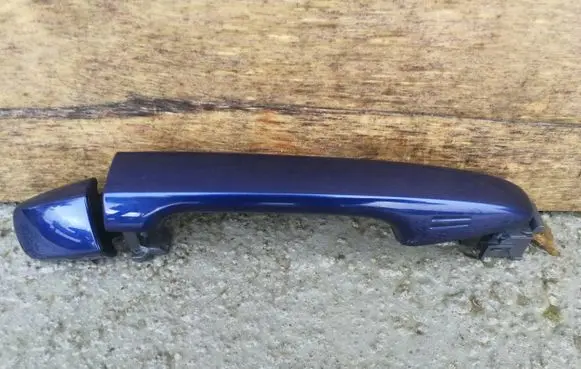 Toyota Avensis T270 Front door exterior handle 
