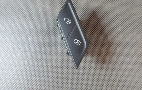 Volkswagen PASSAT B8 Central locking switch button 3G0962125A