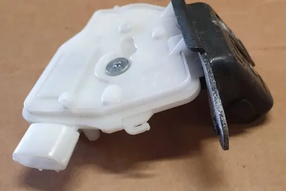Toyota Auris E180 Loading door lock 6935002090