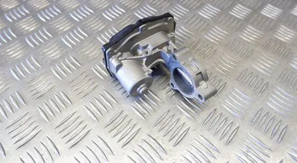 BMW 5 G30 G31 EGR valve 8576810
