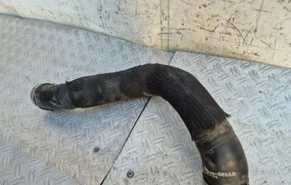 Chrysler 300 - 300C Intercooler hose/pipe 04861689AB