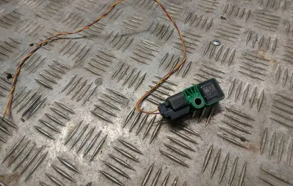 Volvo V50 Airbag deployment crash/impact sensor 30775521