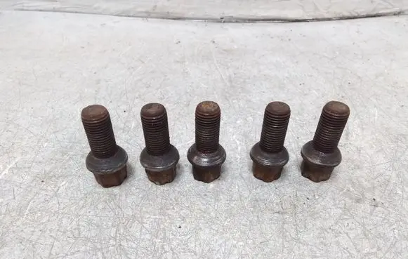 Volkswagen Bora Nuts/bolts 