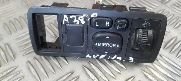 Toyota Avensis T250 Headlight level height control switch 777667 84152-05051