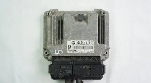 Volkswagen Golf VI Engine control unit/module 03C906016AH 0261S05805