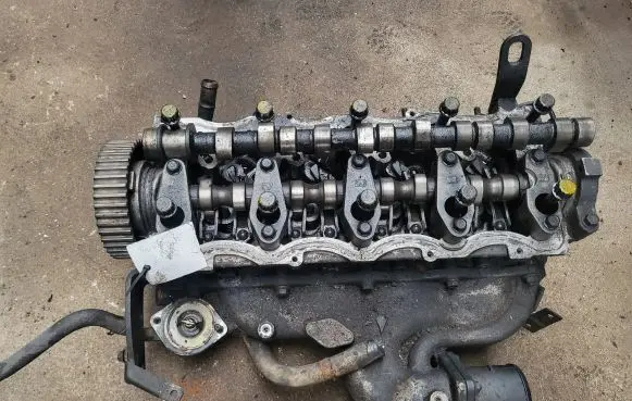 Hyundai Santa Fe Engine head 